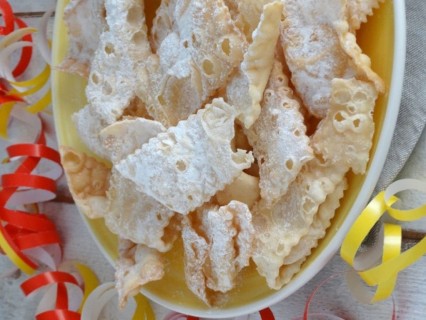 Castagnole e frappe, gustosi dolci fritti per celebrare il Carnevale